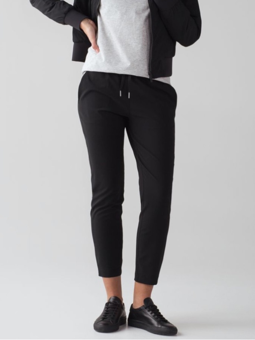 Lululemon on the fly pant *woven 28” 4 pull on pants timeless classic minimalist